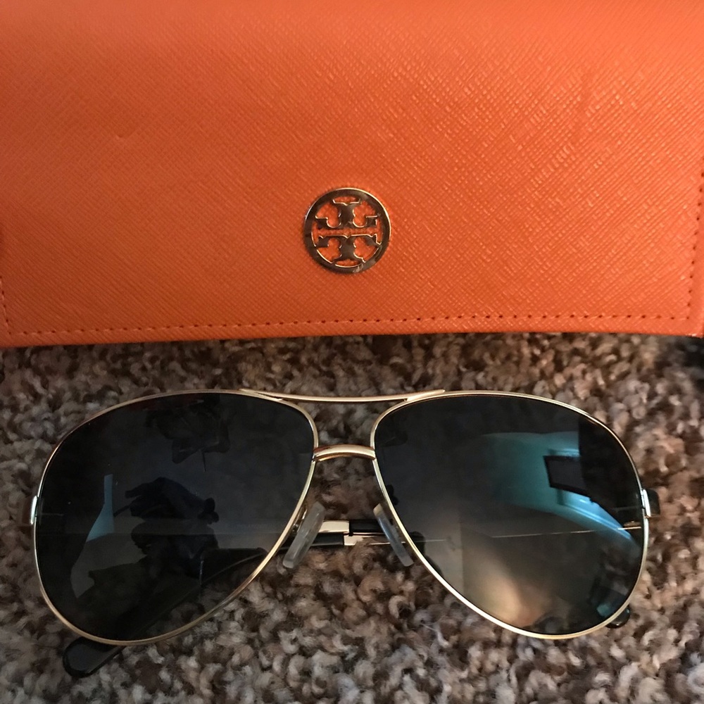 Tory Burch Full Rim Pilot Sunglasses